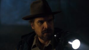 A oscuras en la ciudad: Hopper antes de Stranger Things