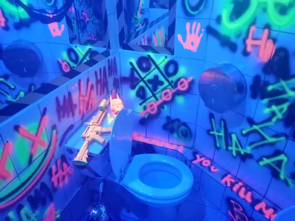 Baño Joker Comic Burger graffiti
